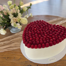 Load image into Gallery viewer, Fresh Berry HEART CAKE