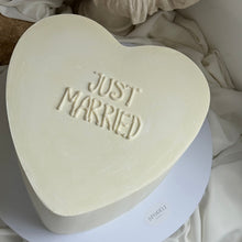 Load image into Gallery viewer, HEART Retro Cakes