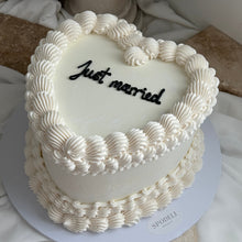Load image into Gallery viewer, HEART Vintage Cakes