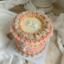 Load image into Gallery viewer, ROUND Vintage Cakes