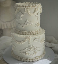 Load image into Gallery viewer, 2-Tier Ornate Round Vintage Cake