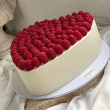 Load image into Gallery viewer, Decorative item with red berries on a white base, featuring the brand 'Spodeli'.