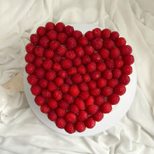 Load image into Gallery viewer, Fresh Berry HEART CAKE