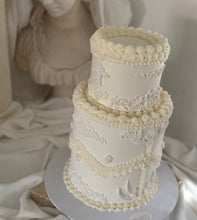 Load image into Gallery viewer, 2-Tier Ornate Round Vintage Cake