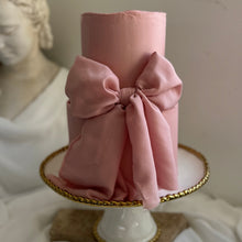 Load image into Gallery viewer, 2-Tier BOW CAKE (40-60 pax)