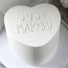 Load image into Gallery viewer, HEART Retro Cakes