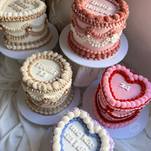 Load image into Gallery viewer, ROUND Vintage Cakes