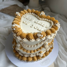 Load image into Gallery viewer, HEART Vintage Cakes