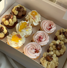Load image into Gallery viewer, Box of assorted cupcakes with vanilla, chocolate and lemon flavours, Spodeli mixed cupcake selection