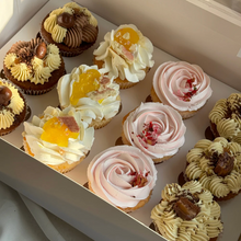 Load image into Gallery viewer, Box of assorted cupcakes with vanilla, chocolate and lemon flavours, Spodeli mixed cupcake selection