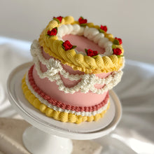 Load image into Gallery viewer, Round Vintage Cakes
