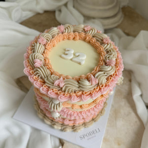 ROUND Vintage Cakes