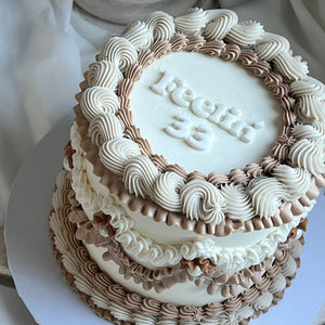 ROUND Vintage Cakes