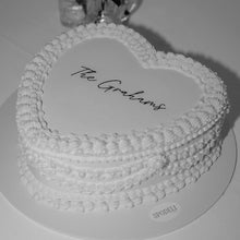 Load image into Gallery viewer, Luxe Pearl Vintage Cake (Heart or Round)
