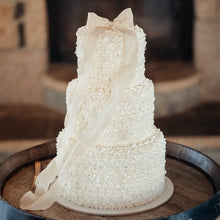 Load image into Gallery viewer, 3T Fluffy Bow Cake 5&quot; 7&quot; 9&quot; (56 pax)

