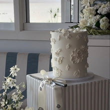 Load image into Gallery viewer, Double height palette knife floral cake styled for a wedding by Spodeli Newcastle

