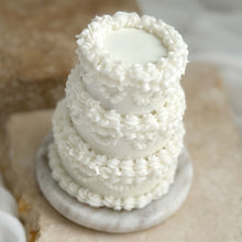 Load image into Gallery viewer, Close-up of Vintage Mini Cake from Spodeli Mini Series showing layered piped buttercream texture
