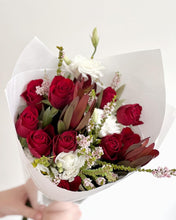 Load image into Gallery viewer, Valentine&#39;s Fresh Flower Pozi | Large - PRE ORDER
